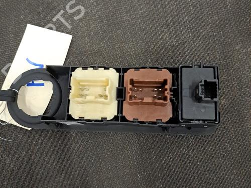 Left front window switch RENAULT CLIO IV (BH_) 1.5 dCi 75 | BP28403730I27