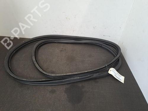 Used Rubber door seal PEUGEOT 3008 II SUV (MC_, MR_, MJ_, M4_) 1.5 BlueHDi 130 (131 hp) 28393375