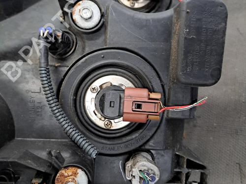 Used Left headlight Left headlight TOYOTA COROLLA Verso (ZER_, ZZE12_, R1_) 2.0 D-4D (CUR10_, CUR10R) (116 hp) 28403641 28403641