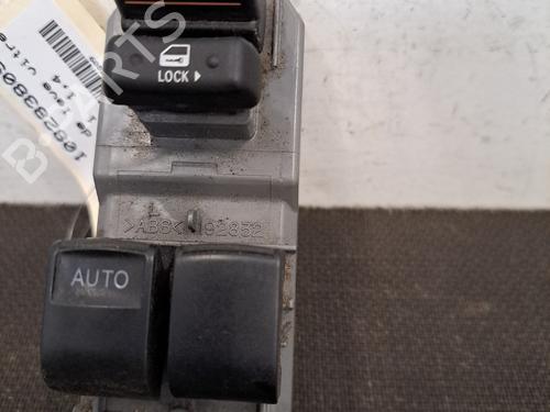 Used Left front window switch Left front window switch TOYOTA YARIS (_P9_) 1.4 D-4D (NLP90_, NLP90R) (90 hp) 28403434 28403434