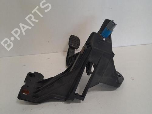 Used Clutch pedal RENAULT MASTER III Van (FV) [2010-2025]  28391311