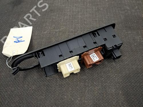 Used Left front window switch Left front window switch RENAULT CLIO IV (BH_) 1.5 dCi 90 (90 hp) 28403730 28403730