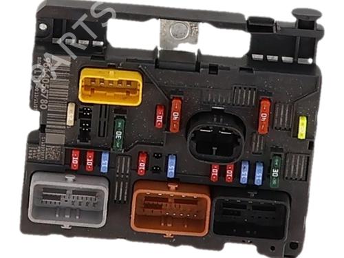 Used Fuse box Fuse box 37706681 37706681