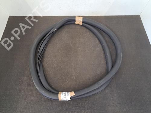 Used Rubber door seal PEUGEOT 308 SW III (FC_, FJ_, FR_, F4_, FN_) PureTech 130 (FRHNSL, FRHNST) (131 hp) 28406219