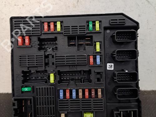 Used Fuse box Fuse box 30863930 30863930