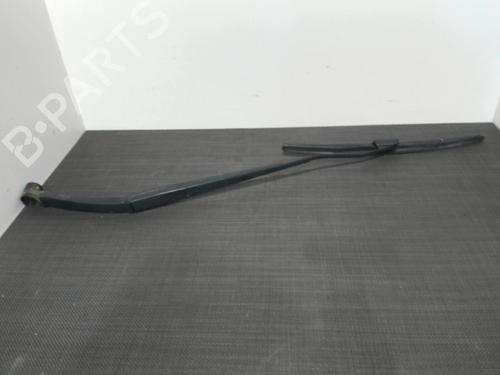 Used Front windshield wiper arm RENAULT KADJAR (HA_, HL_) 1.6 dCi 130 4x4 (HLA4) (130 hp) 28399914
