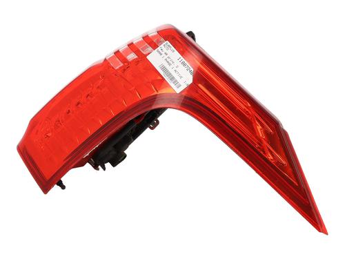 Used Right taillight Right taillight PEUGEOT 5008 (0U_, 0E_) 1.6 HDi (112 hp) 31804351 31804351