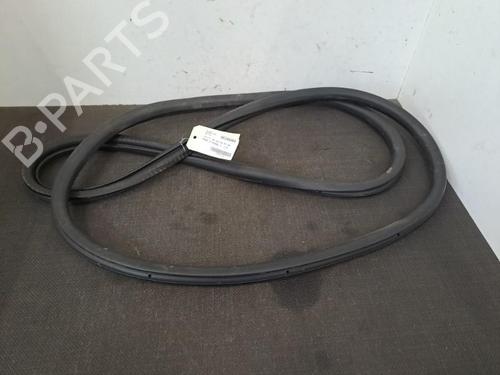 Used Rubber door seal PEUGEOT 3008 II SUV (MC_, MR_, MJ_, M4_) 1.5 BlueHDi 130 (131 hp) 28393373