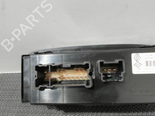 Used Left front window switch RENAULT KADJAR (HA_, HL_) 1.6 dCi 130 4x4 (HLA4) (130 hp) 28394341