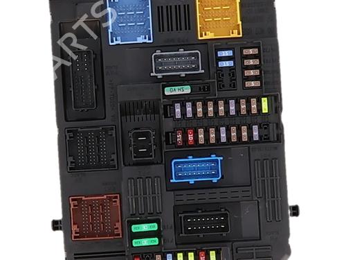 Used Fuse box Fuse box 37706696 37706696