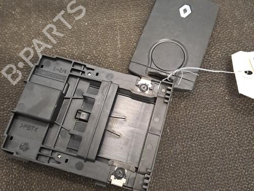 Used Card reader RENAULT MEGANE III Coupe (DZ0/1_) 1.5 dCi (DZ09, DZ0D, DZ1F, DZ1G, DZ14, DZ29) (110 hp) 28400952