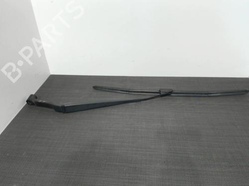 Used Front windshield wiper arm RENAULT KADJAR (HA_, HL_) 1.6 dCi 130 4x4 (HLA4) (130 hp) 28399915