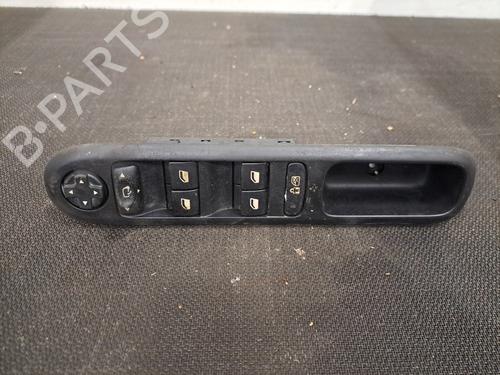 Venstre Foran elrute bryter PEUGEOT 5008 (0U_, 0E_) 1.6 HDi (110 hp) 28404123