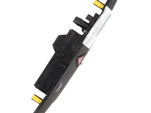 Used Warning switch Warning switch HYUNDAI TUCSON (TL, TLE) 1.7 CRDi (116 hp) 34413291 34413291