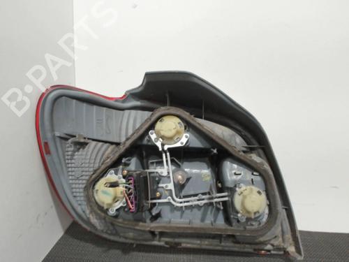 Używane Lampa tylna prawa TOYOTA YARIS (_P1_) 1.0 (SCP10_, SCP10R) (65 hp) 28405566