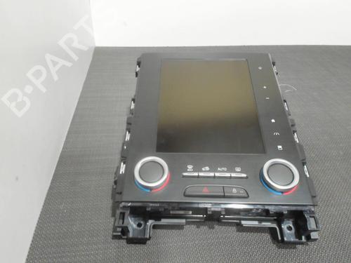 display-monitor-renault-megane-iv-hatchback-b9amn_-2015-28410542 main image