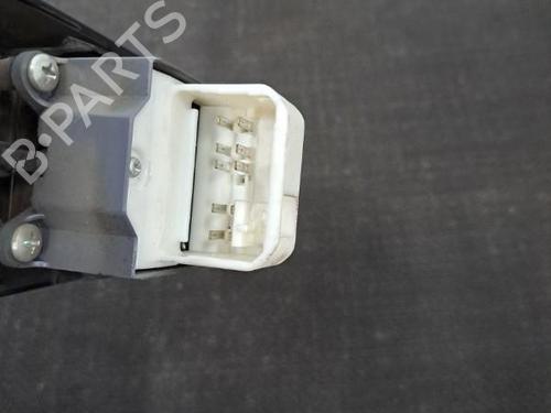 Used Left front window switch TOYOTA YARIS (_P13_) 1.5 Hybrid (NHP130_, NHP130) (101 hp) 28396325