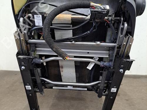 Left front seat MAZDA MX-5 IV (ND__) 1.5 (ND6E, ND5RC) | BP32495570C15