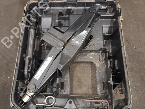 jack-kit-renault-trafic-iii-van-fg_-2014-30614745 main image