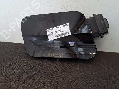 Używane Klapa wlewu paliwa PEUGEOT 3008 II SUV (MC_, MR_, MJ_, M4_) 1.2 THP/ PureTech 130 (MRHNSM, MRHNSU, MRHNSJ, MRHNYW,... (131 hp) 28407113