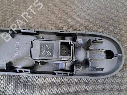 Used Right front window switch PEUGEOT 5008 (0U_, 0E_) 2.0 HDi 150 / BlueHDi 150 (150 hp) 28396850