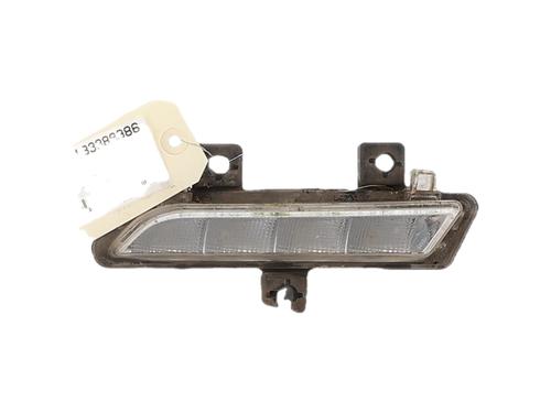 right-daytime-light-renault-captur-i-j5_-h5_-2013-39700496 main image