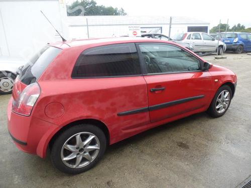Brugte FIAT STILO (192_) 1.9 JTD (192_XF1A) (80 hp) 3953861