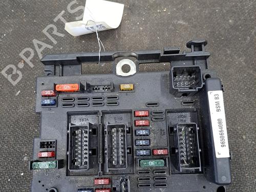 Used Fuse box PEUGEOT 307 Break (3E) 2.0 HDI 110 (107 hp) 30354041