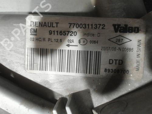 Used Right headlight RENAULT TRAFIC II Van (FL) 1.9 dCi 80 (FL0B) (82 hp) 28410512