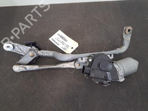 Used Front wiper motor TOYOTA YARIS (_P13_) 1.4 D (NLP130_, NLP130) (90 hp) 28389380