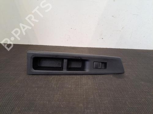 Used Right front window switch TOYOTA YARIS (_P13_) 1.4 D (NLP130_, NLP130) (90 hp) 28391287