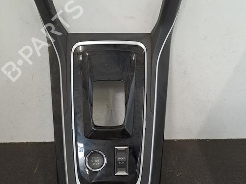 Used Middle console PEUGEOT 308 II (LB_, LP_, LW_, LH_, L3_) 1.2 THP 130 (131 hp) 28389258