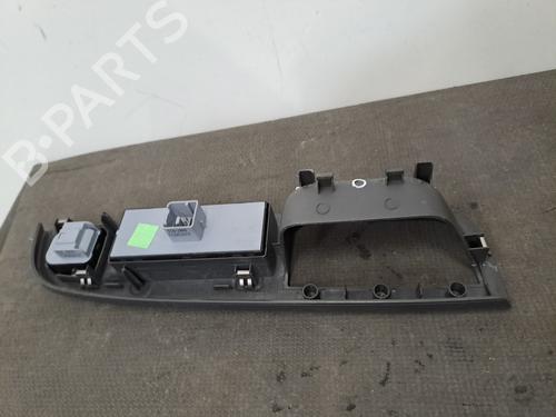 Used Left front window switch Left front window switch VW GOLF V (1K1) 1.6 (102 hp) 28406827 28406827