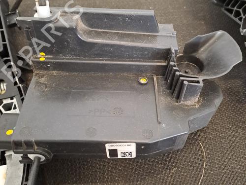 Front right lock PEUGEOT 308 II (LB_, LP_, LW_, LH_, L3_) 1.2 THP 110 | BP28389832C97 