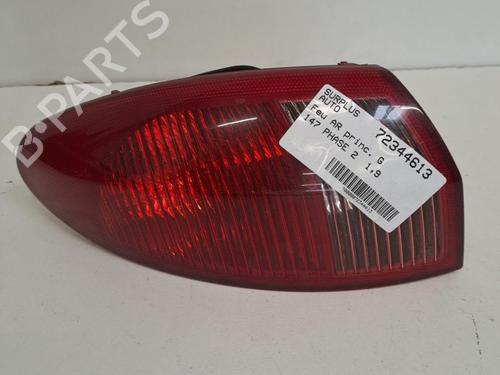 Achterlicht links ALFA ROMEO 147 (937_) 1.9 JTDM 8V (937.AXD1A, 937.AXU1A, 937.BXU1A) (120 hp) 28408198