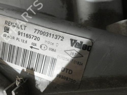 Used Right headlight RENAULT TRAFIC II Van (FL) 1.9 dCi 80 (FL0B) (82 hp) 28399407