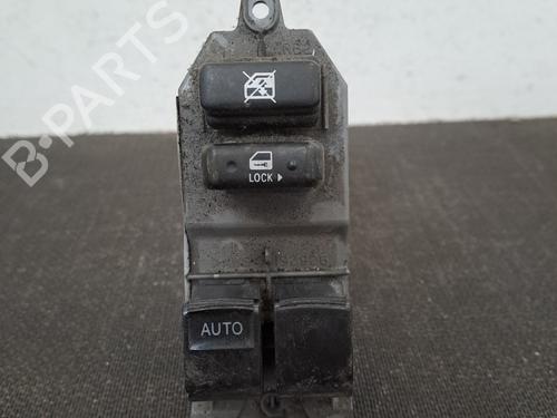 Used Left front window switch TOYOTA YARIS (_P9_) 1.3 VVT-i (SCP90_, SCP90R) (87 hp) 28403224