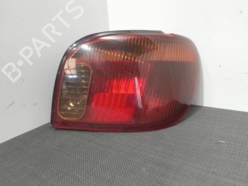 Højre baglygte TOYOTA YARIS (_P1_) 1.4 D-4D (NLP10_, NLP10R) (75 hp) 28411085