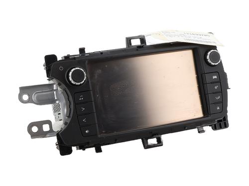 Autoradio TOYOTA YARIS (_P13_) 1.5 Hybrid (NHP130_, NHP130) (101 hp) 32992393