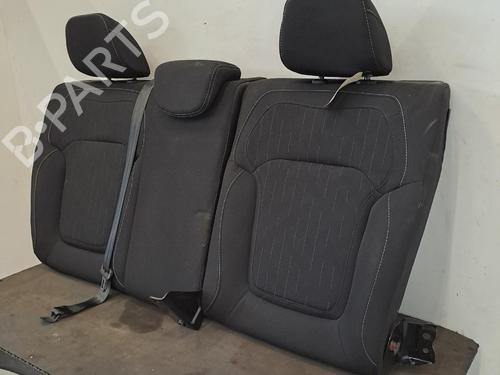 rear-seat-renault-megane-iv-hatchback-b9amn_-2015-40056271 main image