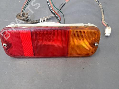 Venstre baglygte kofanger SUZUKI GRAND VITARA I (FT, HT) 2.0 HDI 110 16V 4x4 (SQ420D, TD83V, JA420WD) (109 hp) 28391446