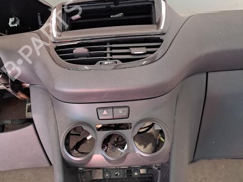 Dashboard PEUGEOT 208 I (CA_, CC_) 1.6 HDi / BlueHDi 75 | BP29618716C46 