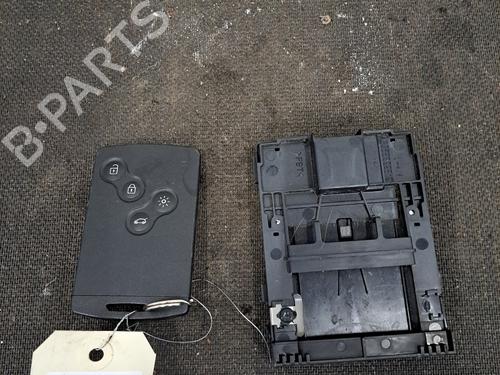 Used Card reader RENAULT GRAND SCÉNIC III (JZ0/1_) 1.5 dCi (JZ09, JZ0D, JZ10, JZ14, JZ1G, JZ29, JZ2C) (110 hp) 30100986