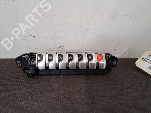 Used Switch PEUGEOT 3008 II SUV (MC_, MR_, MJ_, M4_) 1.5 BlueHDi 130 (131 hp) 28393403