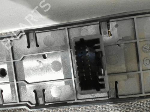 Used Left front window switch RENAULT MEGANE III Hatchback (BZ0/1_, B3_) 1.5 dCi (86 hp) 28399582