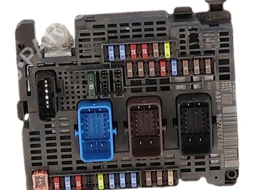 Used Fuse box Fuse box 37452958 37452958