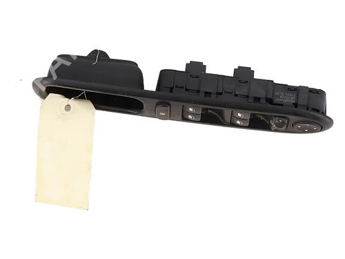 Used Left front window switch Left front window switch PEUGEOT 407 (6D_) 2.0 HDi 135 (6DRHRH, 6DRHRE, 6DRHRG, 6DRHRJ) (136 hp) 32984684 32984684