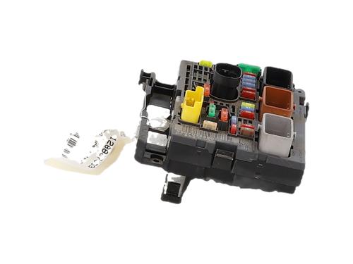 Used Fuse box Fuse box 37650528 37650528