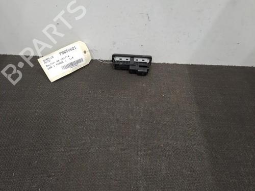 Used Switch Switch PEUGEOT 208 I (CA_, CC_) 1.4 HDi (68 hp) 28401977 28401977