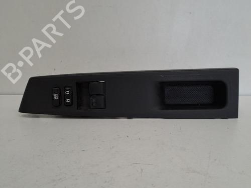 Used Left front window switch TOYOTA YARIS (_P13_) 1.4 D (NLP130_, NLP130) (90 hp) 28391298